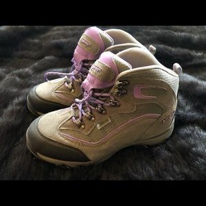 Hi-tec hiking boots, size 6, like new.